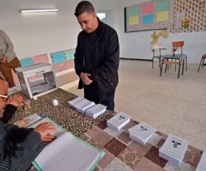تحطيم مراكز تصويت وإغلاقات.. ماذا يحدث في انتخابات الجزائر؟