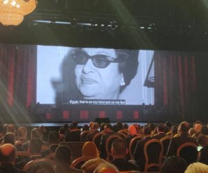 أم كلثوم تفتتح مسرح شباب العالم بأغنية "أنت عمرى" (فيديو) 