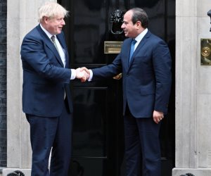 السيسي يبدأ مباحثاته مع رئيس الوزراء البريطاني في لندن