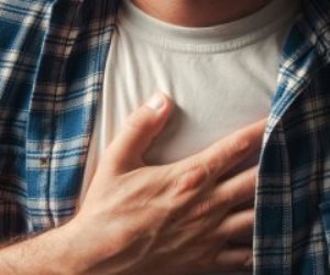 5 علامات تكشف أن ألم الصدر لديك بسبب مشكلة نفسية