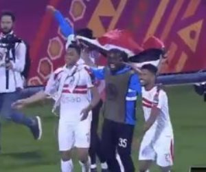 علم مصر يرفرف في ملعب الغرافة القطري بعد تتوبج الزمالك بالسوبر الإفريقي (فيديو)