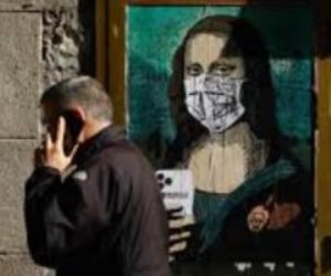 اللوحة الشهيرة ترتدى قناعا للوجه.. رعب كورونا يصل للموناليزا 