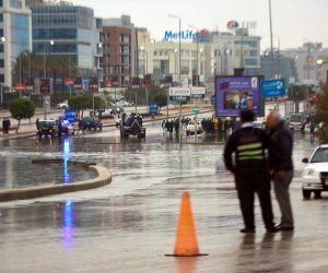 بسبب سوء الطقس.. محافظ القاهرة يطالب المواطنين بعدم النزول للشوارع مساء اليوم 