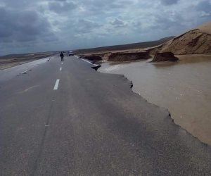 رئيس مدينة الحسنة: السيول جرفت 250 مترا بطريق الإسماعيلية - العوجة (صور)