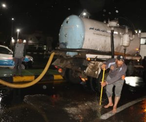 محافظ جنوب سيناء يتفقد أعمال سحب مياه الأمطار بشوارع شرم الشيخ ( صور)