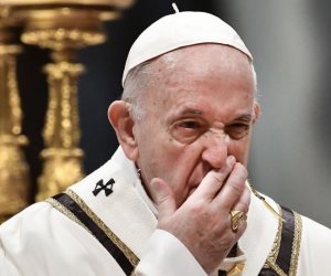 الفاتيكان يغير خطط الاحتفال بأسبوع الآلام بعد مرض البابا فرانسيس