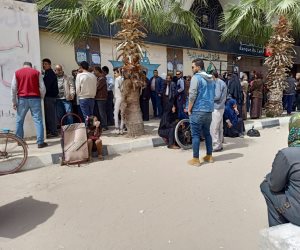 رغم التحذيرات ..زحام شديد أمام ماكينات الصرافة بشمال سيناء (صور)