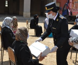 مبادرة "كلنا واحد" تصل حي الأسمرات وتوزع العبوات الغذائية المجانية "صور"