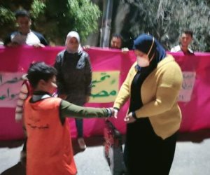 أهالى قرية بالدقهلية يستقبلون ممرضة بالورود بعد تعافيها من كورونا