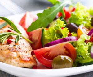 جمعية القلب الأمريكية تصدر 8 توصيات بنظام غذائى لتقليل خطر الإصابة بالأمراض  .. تعرف عليها