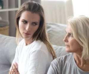 الأدب وطرح الأسئلة.. 5 طرق للتعامل مع الحماة المتطفلة