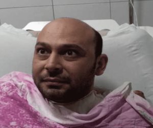 الحكومة: علاج الطبيب محمود سامي المصاب بفقدان البصر بالمركز الطبى العالمى