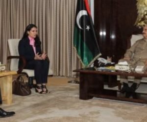 «حفتر» يكذب شائعات الإخوان ويجتمع مع سفير ألمانيا في ليبيا لمناقشة إعلان القاهرة 