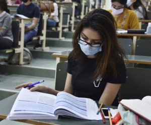 طلاب الثانوية العامة" مكفوفين" يؤدون امتحان اللغة الأجنبية الأولى