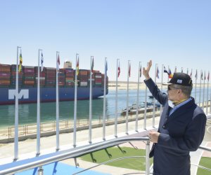 رئيس قناة السويس: 8% زيادة فى أعداد السفن العابرة للقناة خلال أزمة كورونا (صور)