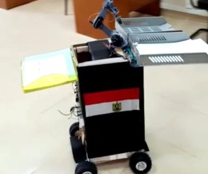 لمنع انتشار كورونا.. «روبوت» لتوزيع أوراق الامتحانات بجامعة قناة السويس