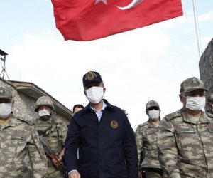 أردوغان الكاذب .. صور لوزير دفاعه وجنرالاته في ليبيا تفضح تدخله في الشأن الليبي 