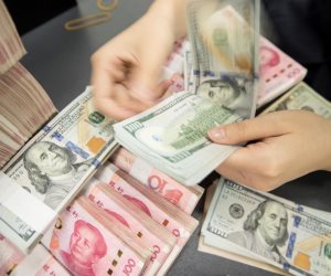 تأجيج الحرب بين أمريكيا والصين.. اليوان يرتفع أمام الدولار 