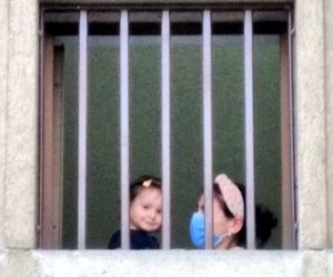 800 طفل معتقل مع أمهاتهم في السجون التركية.. آخرهم ليلى كايا وطفلتها الرضيعة