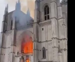 بعد حريق كاتدرائية نوتردام.. من أشعل النيران في كاتدرائية نانت التاريخية بفرنسا؟ 