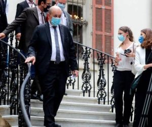 ارتباك داخل الحكومة الفرنسية.. مسؤول لبناني يكتشف إصابته بكورونا خلال تناوله الغذاء مع وزير فرنسي