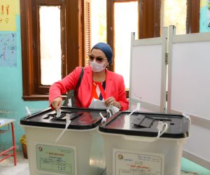 وزيرة البيئة تدلى بصوتها الانتخابي بمصر الجديدة 