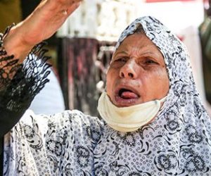 بزعرودة و5 مواه.. سيدة مسنة تدلي بصوتها في انتخابات الشيوخ (صور)