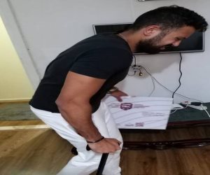 اليوتيوبر عمرو راضي.. يثير تساؤلات السوشيال ميديا بصور العكاز والأشعة