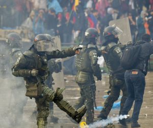  عدد القتلى يصل إلى 42 و1500 مصاب.. أعمال الفوضى والعنف تتواصل في كولومبيا 