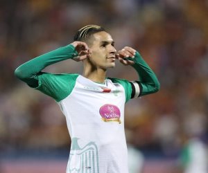 المدافع المغربي بدر بانون علي أبواب القلعة الحمراء ..مفاوضات سرية جمعت الرجاء بالأهلي .. واللاعب سيحصل علي 5 ملايين دولار 