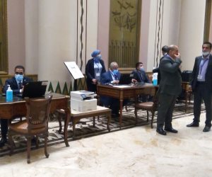 بدء استقبال أعضاء مجلس الشيوخ بالبرلمان لاستخراج بطاقات العضوية.. صور