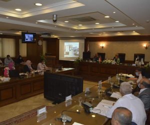 محافظ الجيزة يترأس إجتماع اللجنة العليا للإعلانات