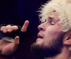 حبيب نور محمدوف.. من مصارعة الدب إلى الاعتزال باكيا (صور)