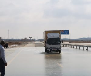 المرور يغلق طريق نويبع اتجاه سانت كاترين بسبب الأمطار الغزيرة