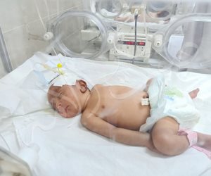 مأساة طفل أكله النمل.. عندما تجردت أم من إنسانيتها (فيديو وصور) 