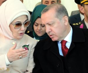 فضيحة سيدة الفساد الأولى.. أمينة أردوغان تتورط في علاقة مع ضابط بالجيش التركي