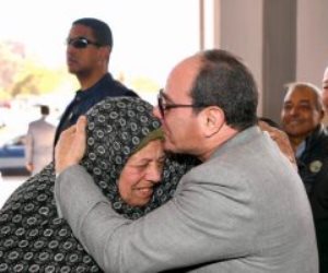 الرئيس الإنسان.. الجميع في "قلب" و"عيون" السيسي (فيديو)