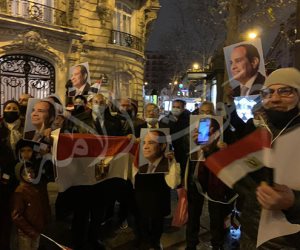 «تحيا مصر و بنحبك يا سيسي» تهز شوارع باريس (فيديو وصور)