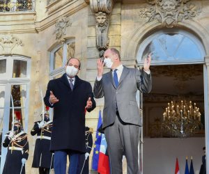 الرئيس السيسى لرئيس وزراء فرنسا: نتطلع إلى زيادة حجم الاستثمارات الفرنسية في مصر