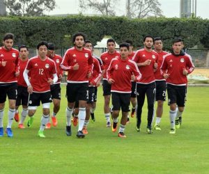 لاعبو منتخب الشباب يرفضون العودة إلي مصر واستكمال البطولة (فيديو)