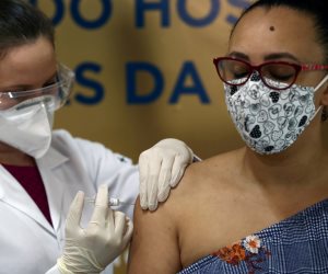 «الصحة» تعلن البدء في التطعيم بلقاح فيروس كورونا الصيني خلال أيام