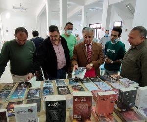 جامعة العريش تنظم معرضا للكتاب العلمي والثقافي.. وتوقع بروتوكولا مع المحافظة لتوفير المياه (صور)