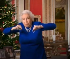 هل أدت الملكة إليزابيث رقصة «تيك توك» احتفالا بالكريسماس؟ (فيديو)