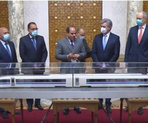 الرئيس السيسي يبحث مع "سيمنز" إنشاء منظومة متكاملة للقطار الكهربائى السريع