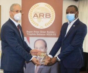 البنك الأفريقى للتنمية يمنح الرئيس السيسى جائزة "بناة الطريق" الأفريقية