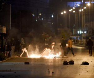 ماذا حدث هذا الصباح؟ الجيش التونسي يترقب بعد اشتعال المظاهرات.. وموسكو تعتقل المعارض "نافالني"