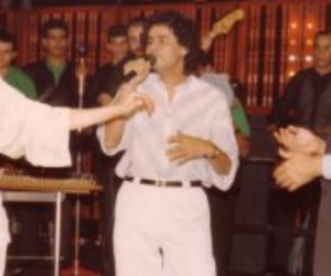 شريط ذكريات الراحل علي حميدة.. صور نادرة لصاحب أغنية "لولاكى"