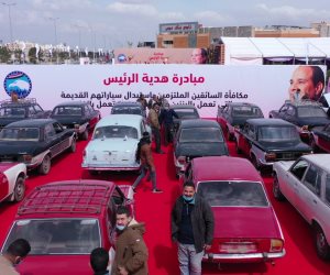 تسليم السائقين الملتزمين سيارات جديدة تعمل بالغاز ضمن مبادرة هدية الرئيس السيسى.. فيديو