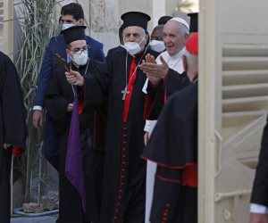 بمشاركة أتباع مختلف الديانات والطوائف.. البابا فرنسيس يقيم الصلاة الإبراهيمية في العراق