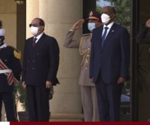 «البرهان» يستقبل الرئيس السيسي في الخرطوم وسط مراسم استقبال رسمية